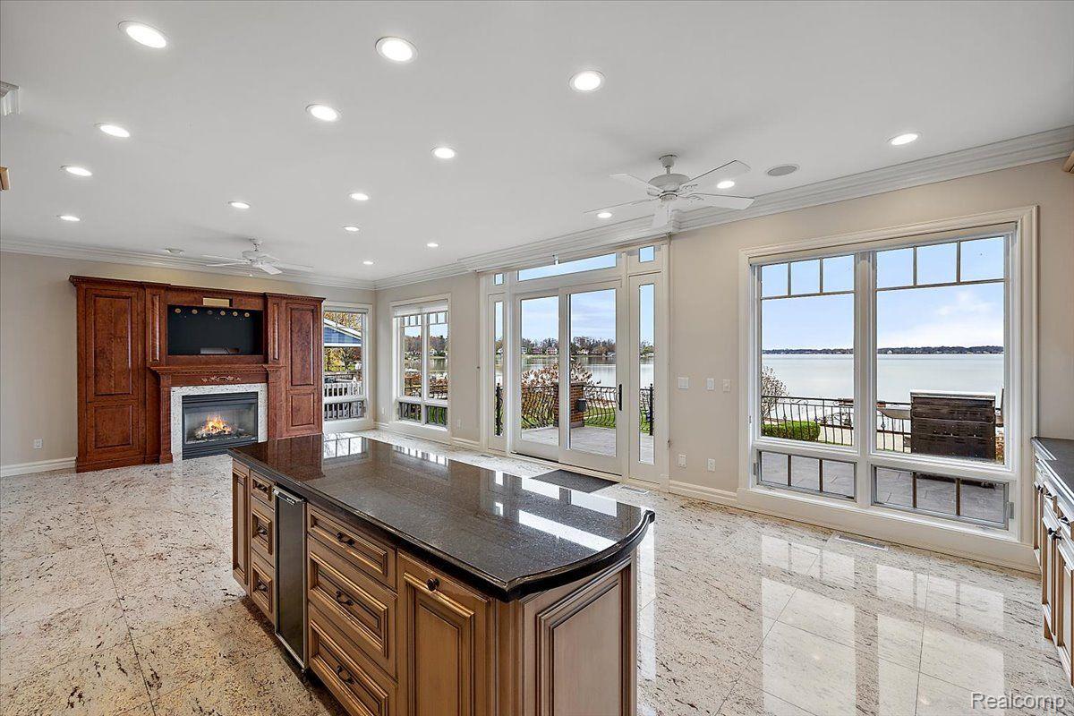 2014 WILLOW BEACH Street