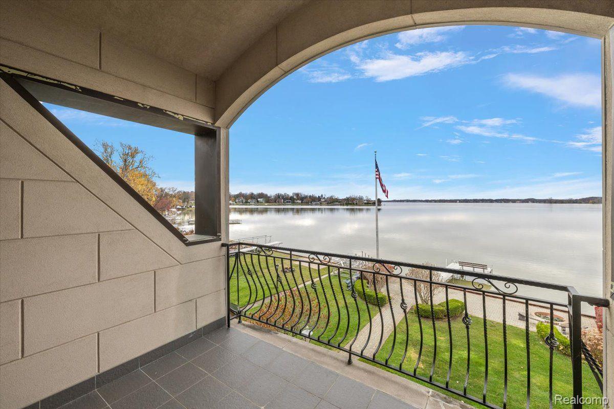 2014 WILLOW BEACH Street