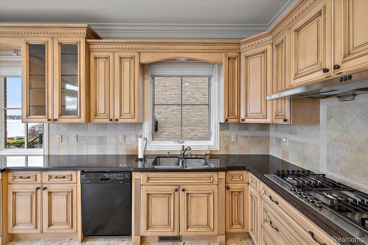 2014 WILLOW BEACH Street