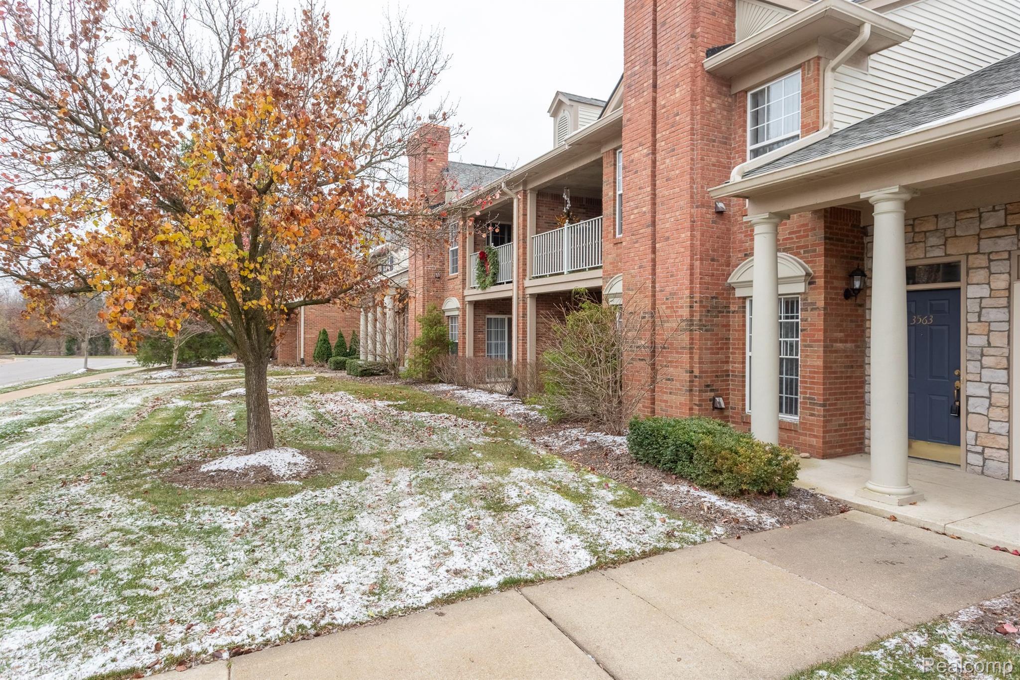 3563 OAKMONTE Boulevard