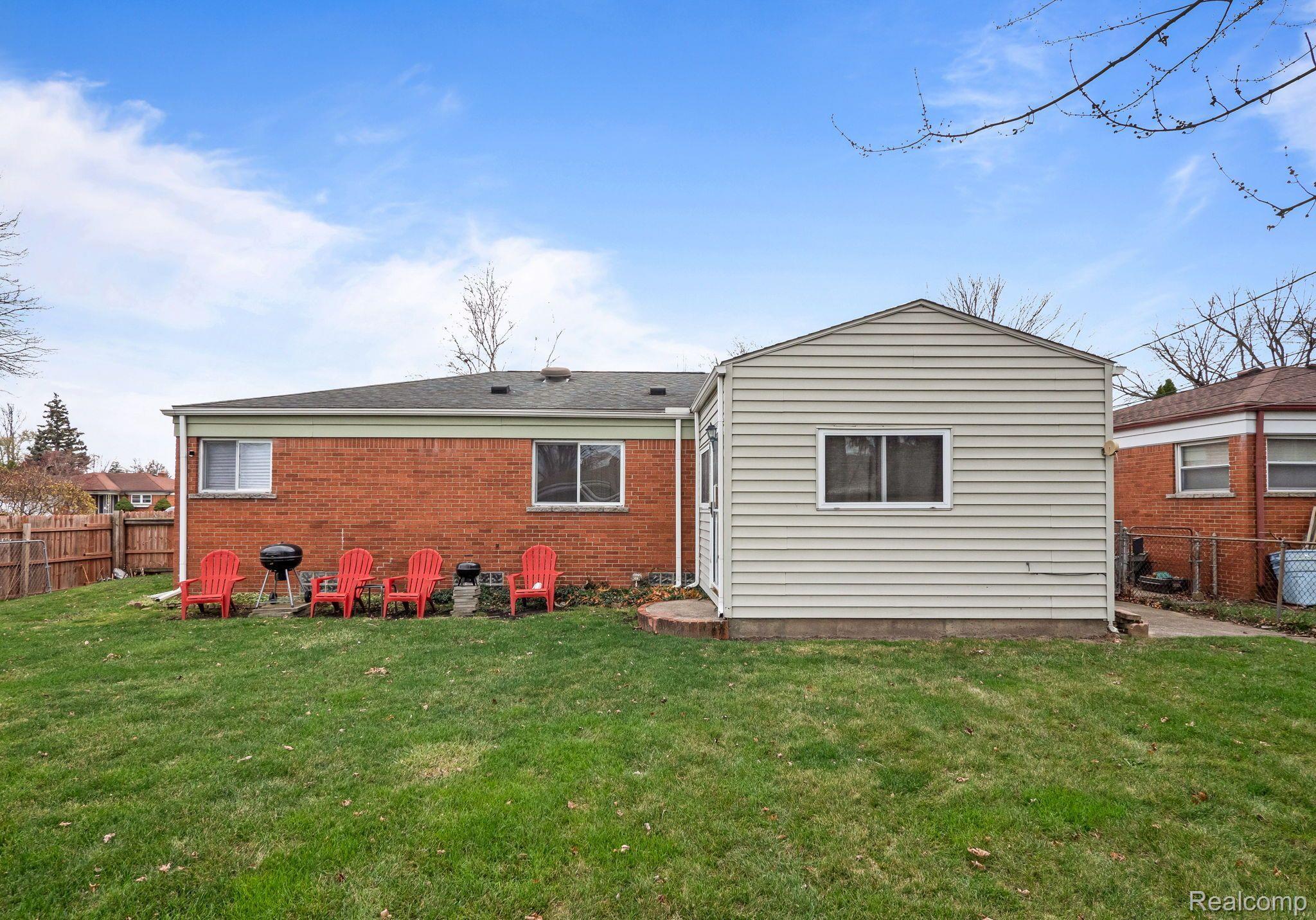 13159 Champaign Avenue