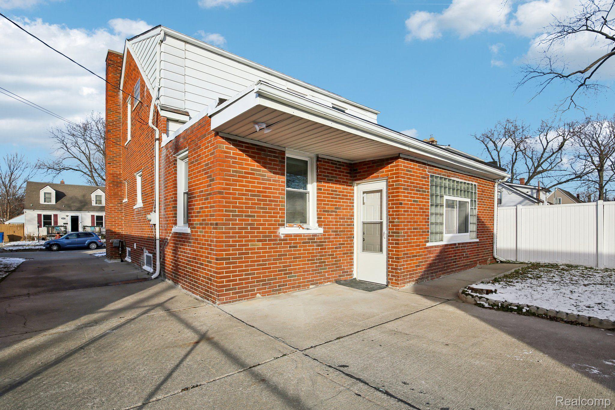 8046 STUDEBAKER Avenue