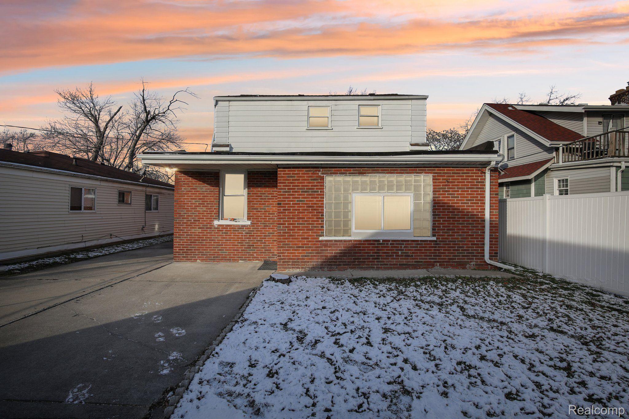 8046 STUDEBAKER Avenue