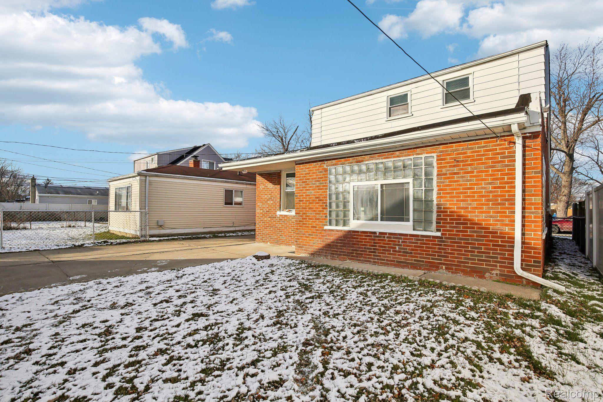 8046 STUDEBAKER Avenue