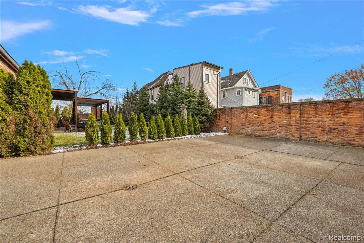 5137 Trumbull Street