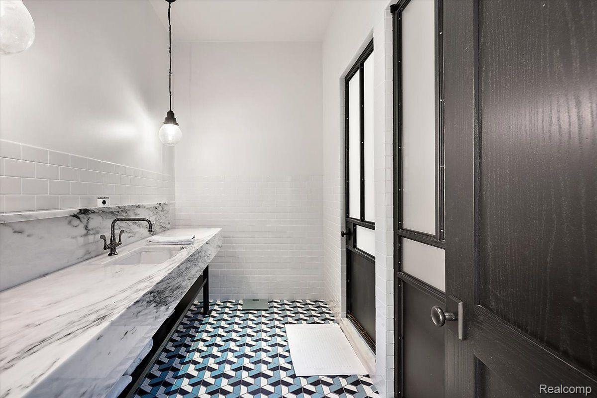 5137 Trumbull Street