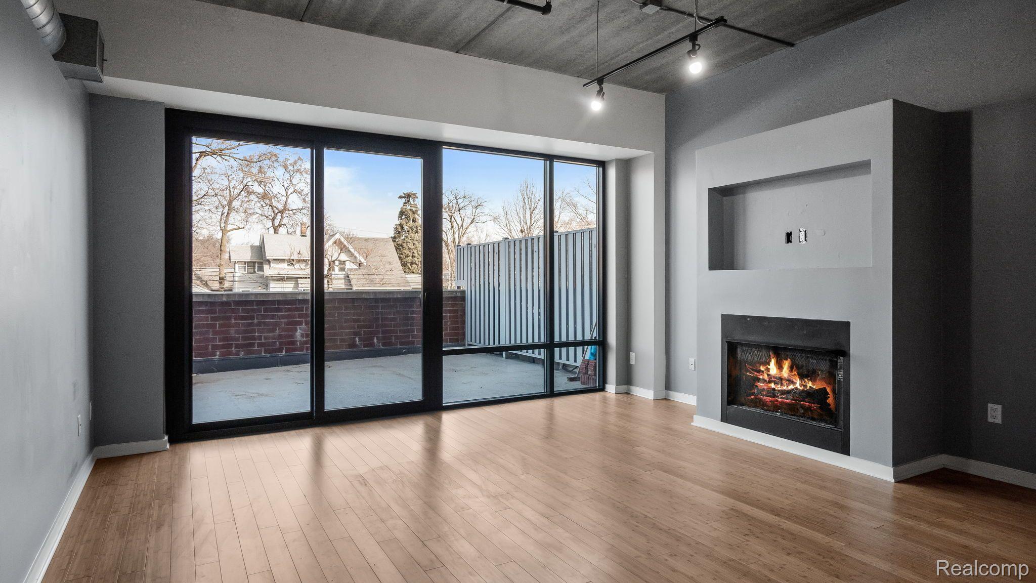 101 Curry Avenue 202