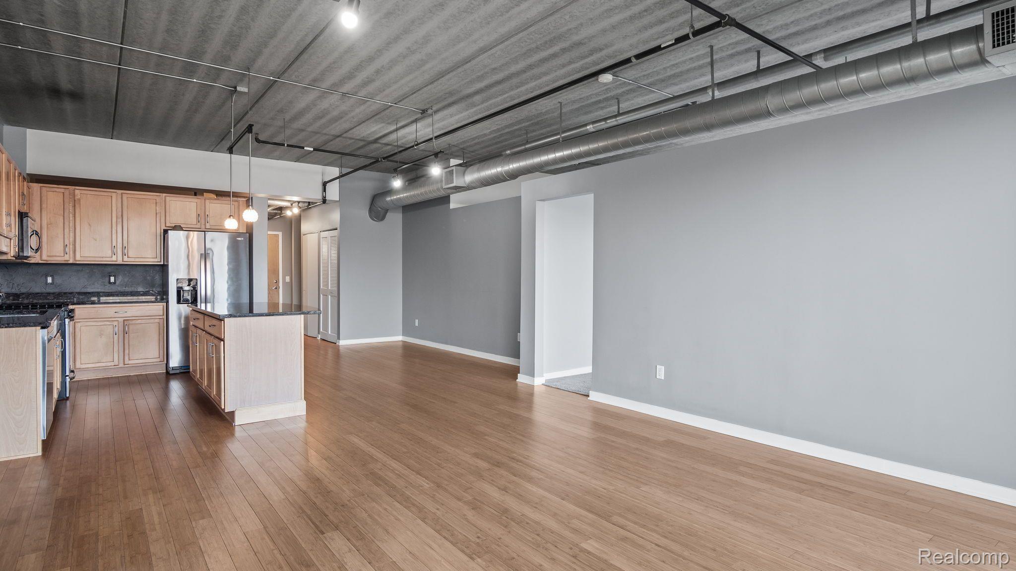 101 Curry Avenue 202