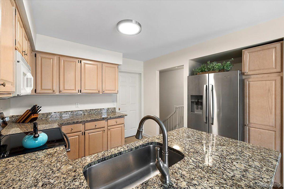 5853 Dawn Ridge Drive