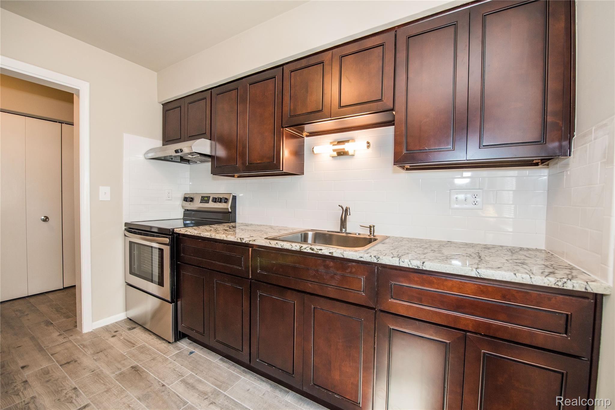 25885 JEFFERSON Avenue 4