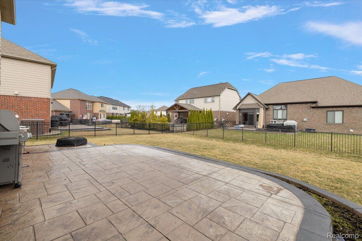 19371 Hudson River Drive