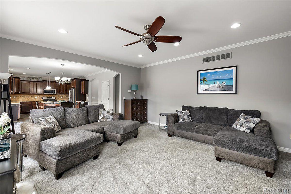 19371 Hudson River Drive