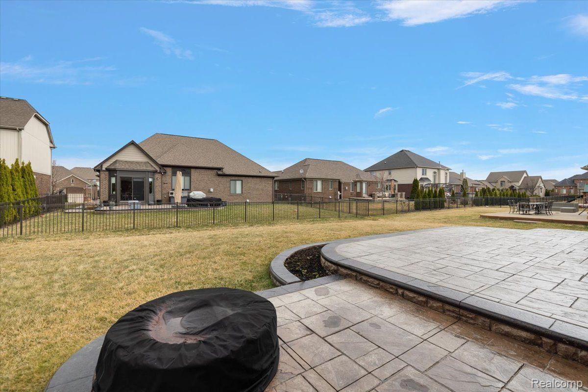 19371 Hudson River Drive