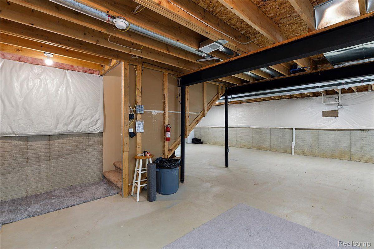 19371 Hudson River Drive