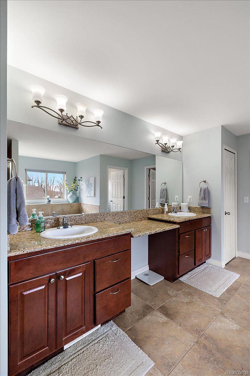 19371 Hudson River Drive