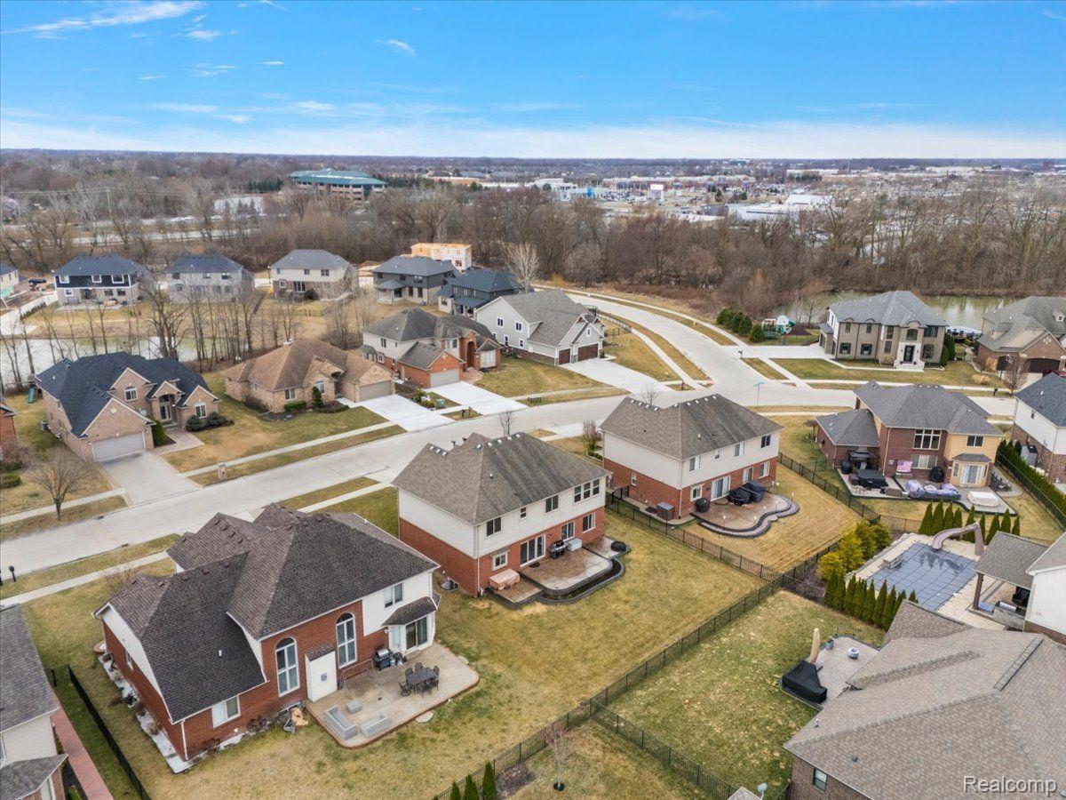 19371 Hudson River Drive