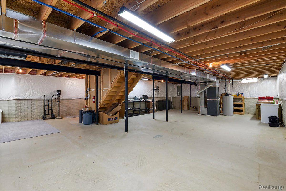 19371 Hudson River Drive