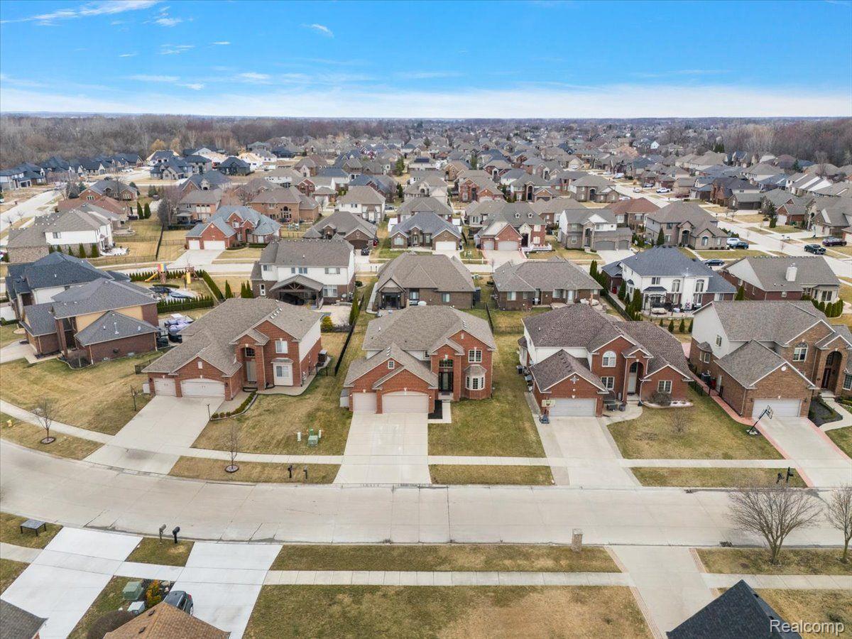 19371 Hudson River Drive