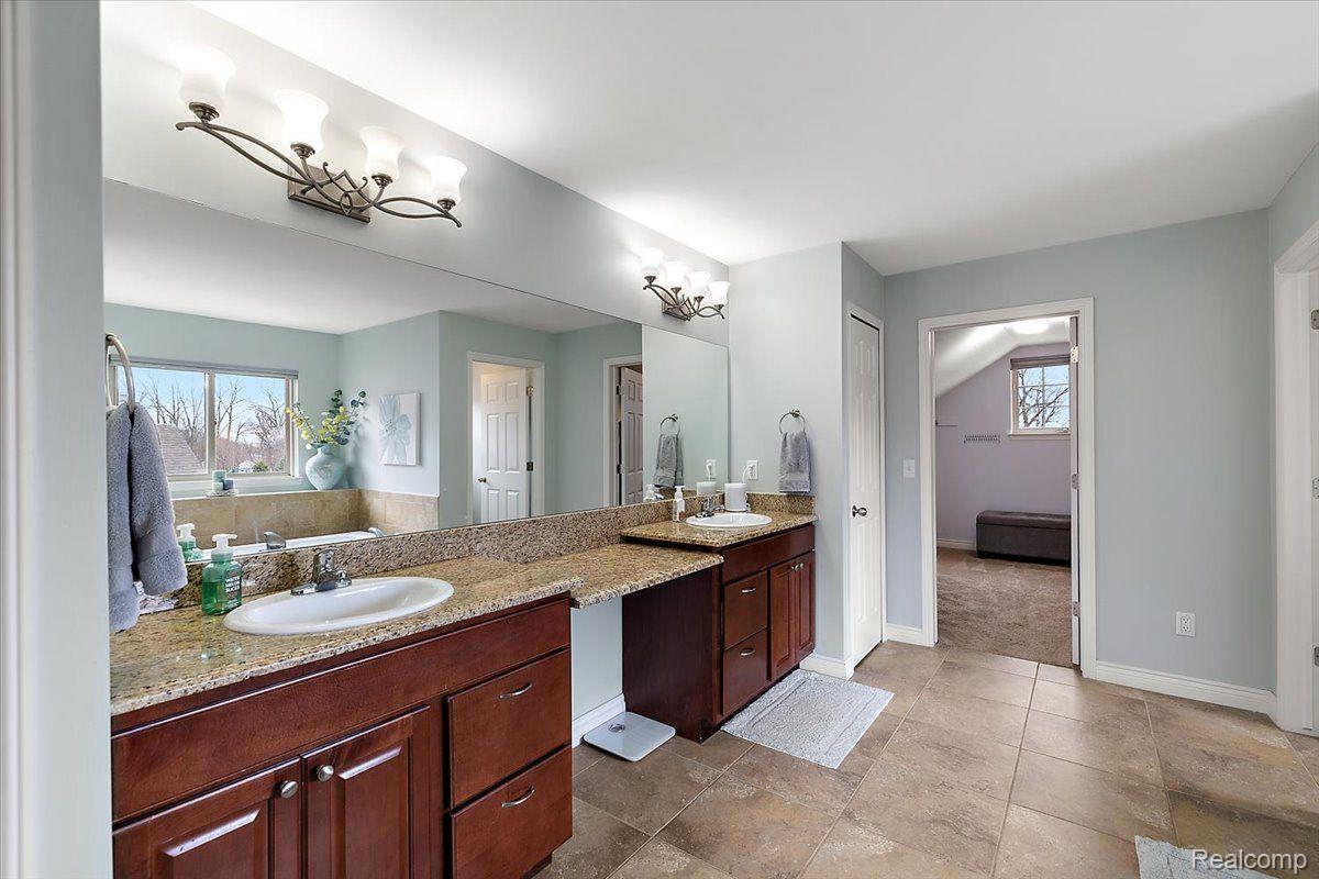 19371 Hudson River Drive