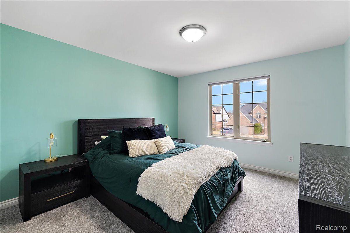 19371 Hudson River Drive