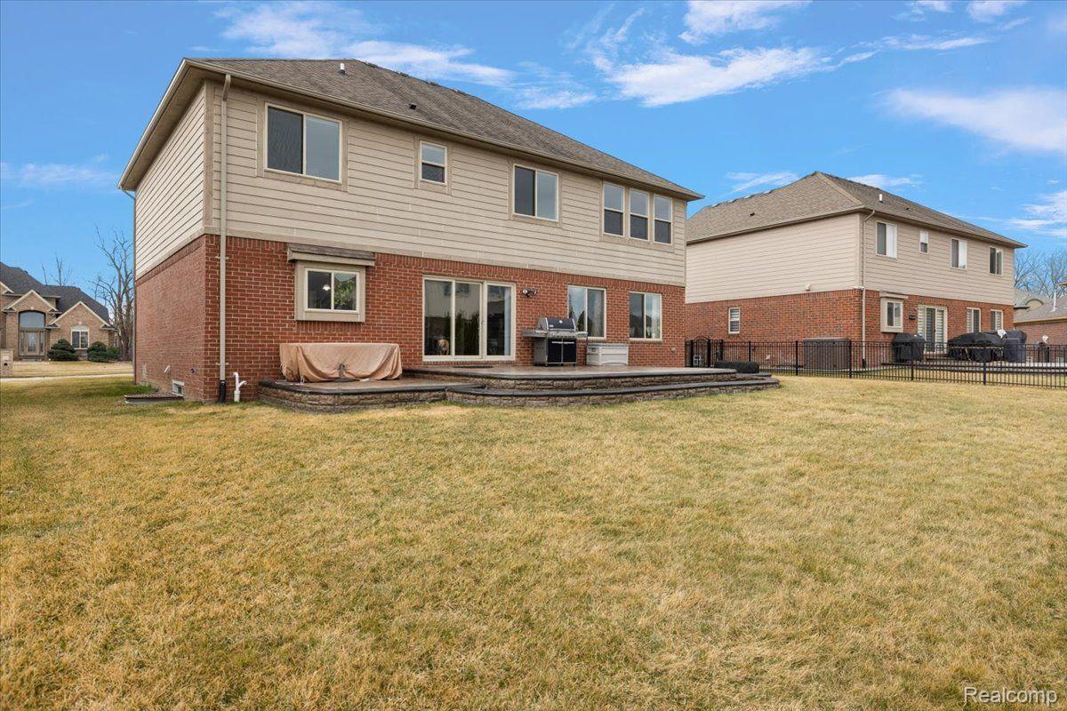 19371 Hudson River Drive