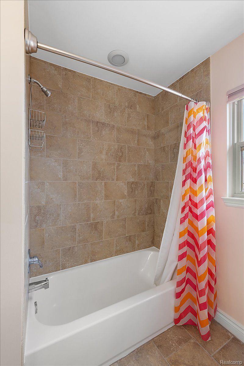 19371 Hudson River Drive