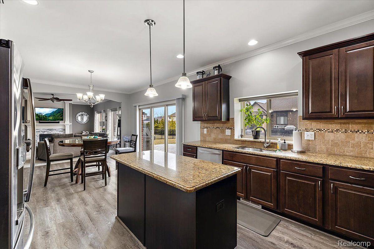 19371 Hudson River Drive