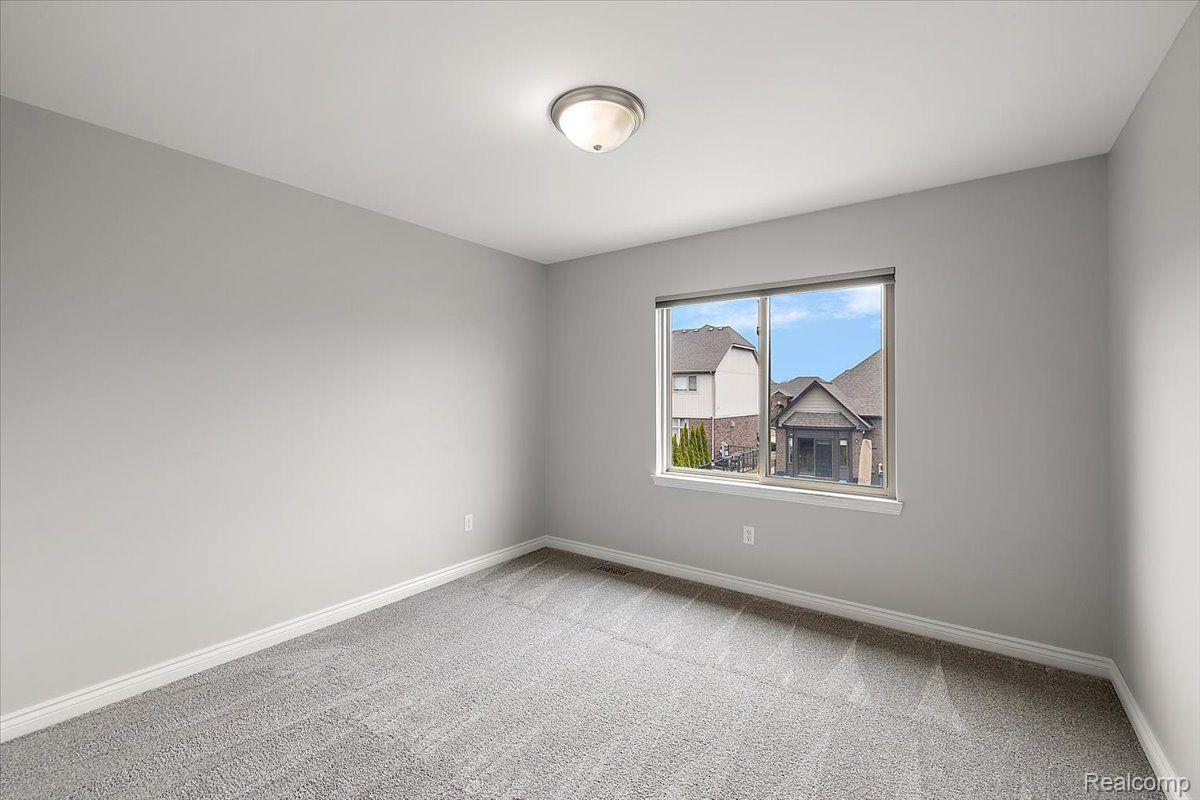 19371 Hudson River Drive