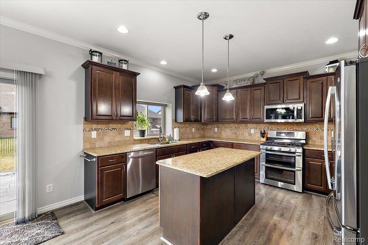 19371 Hudson River Drive