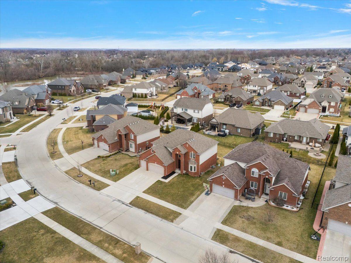 19371 Hudson River Drive