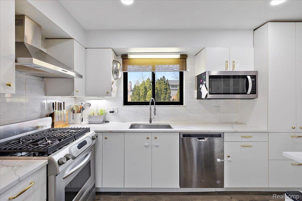 5277 Orchard Crest Drive