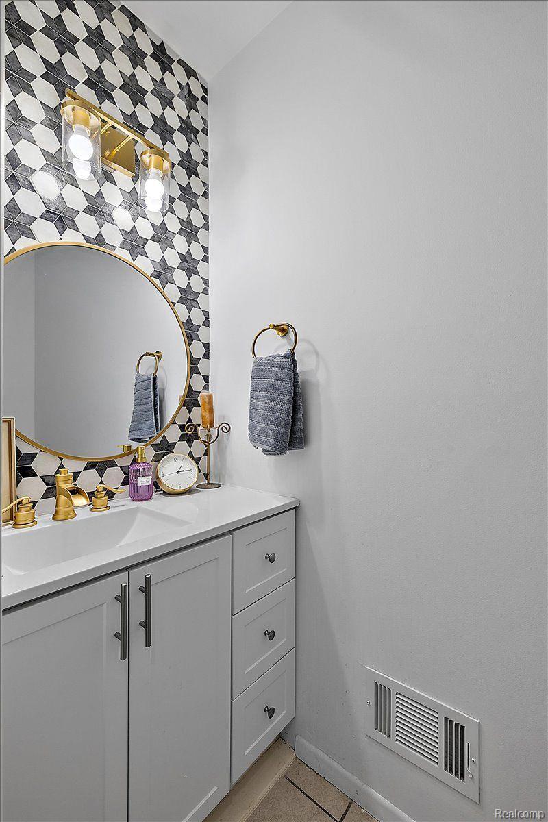 5277 Orchard Crest Drive