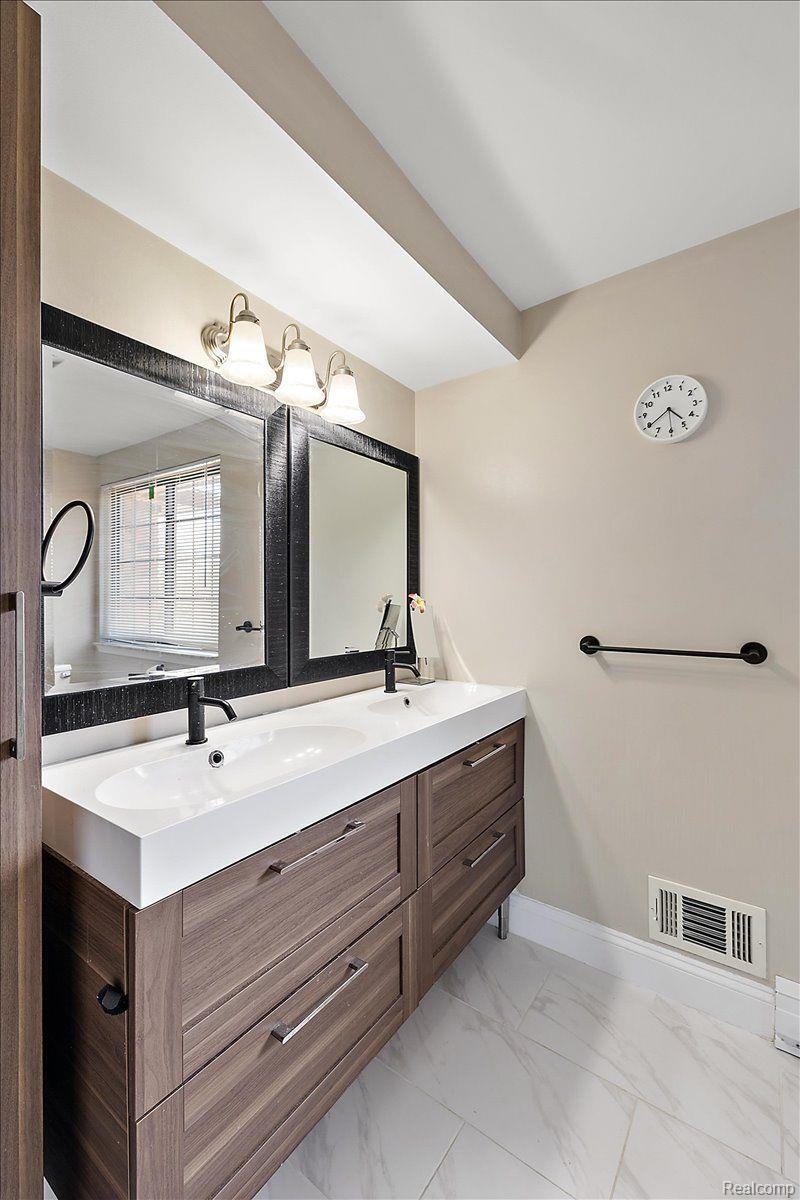 5277 Orchard Crest Drive