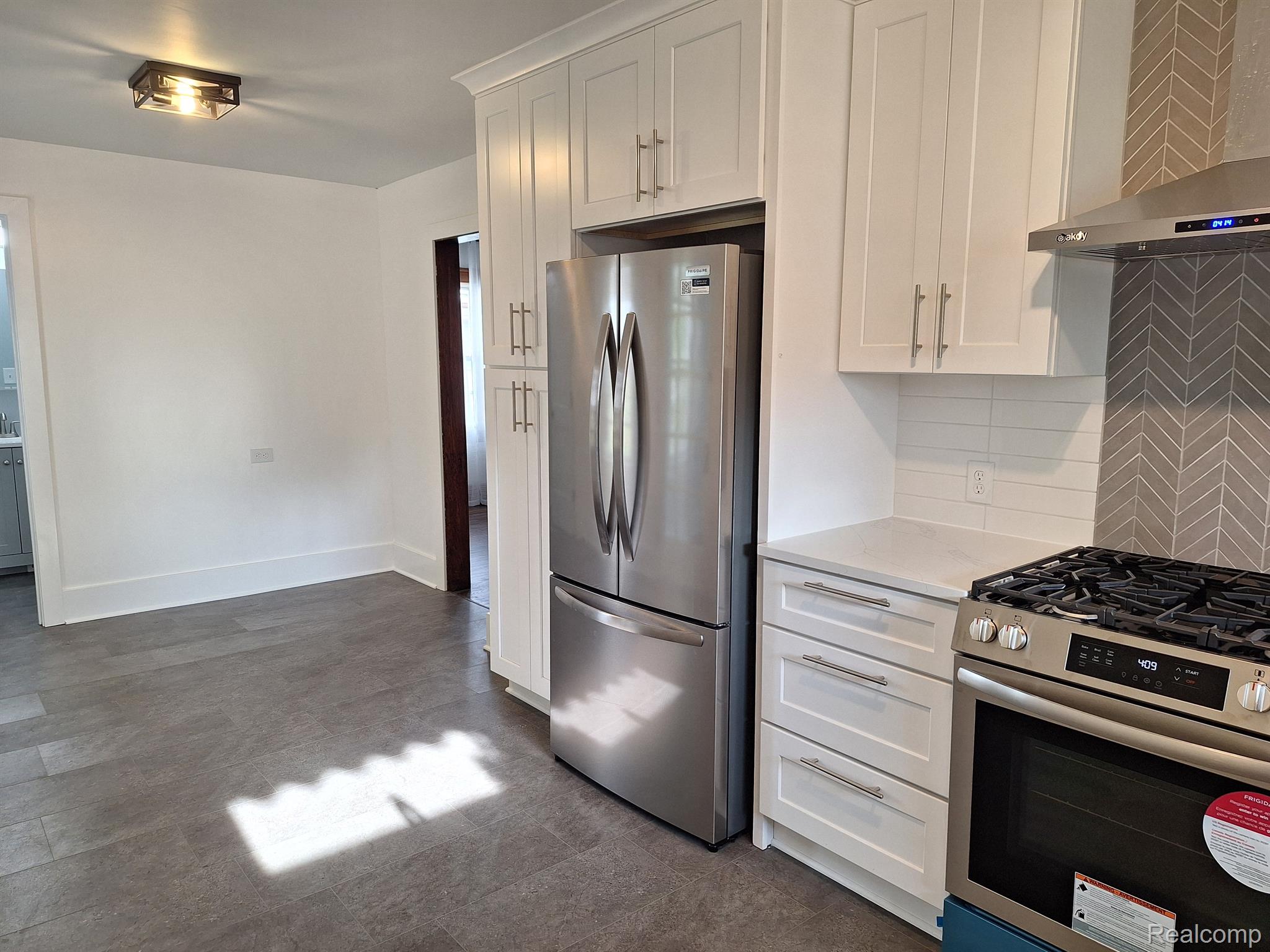 16147 CHESTERFIELD Avenue