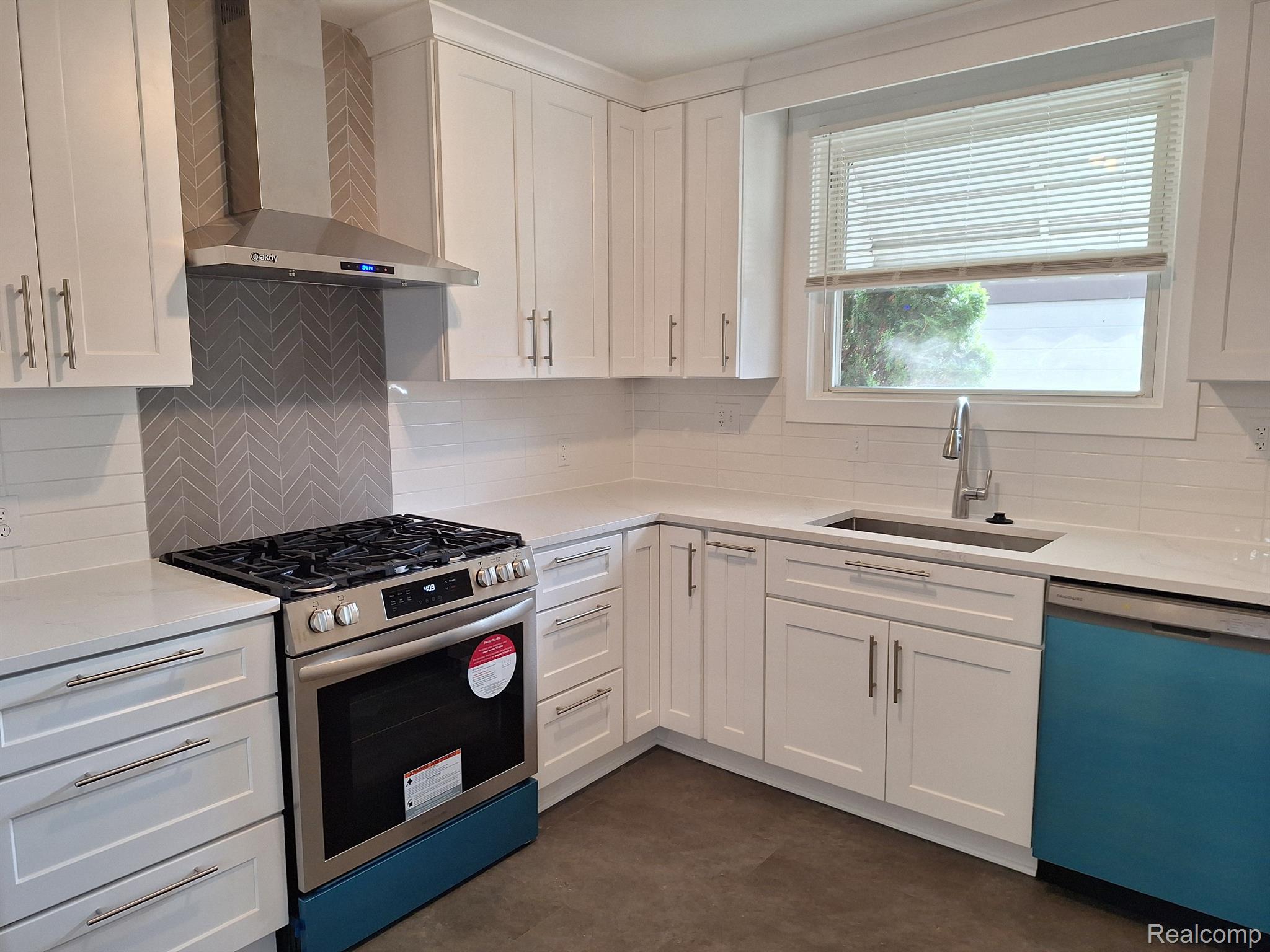 16147 CHESTERFIELD Avenue