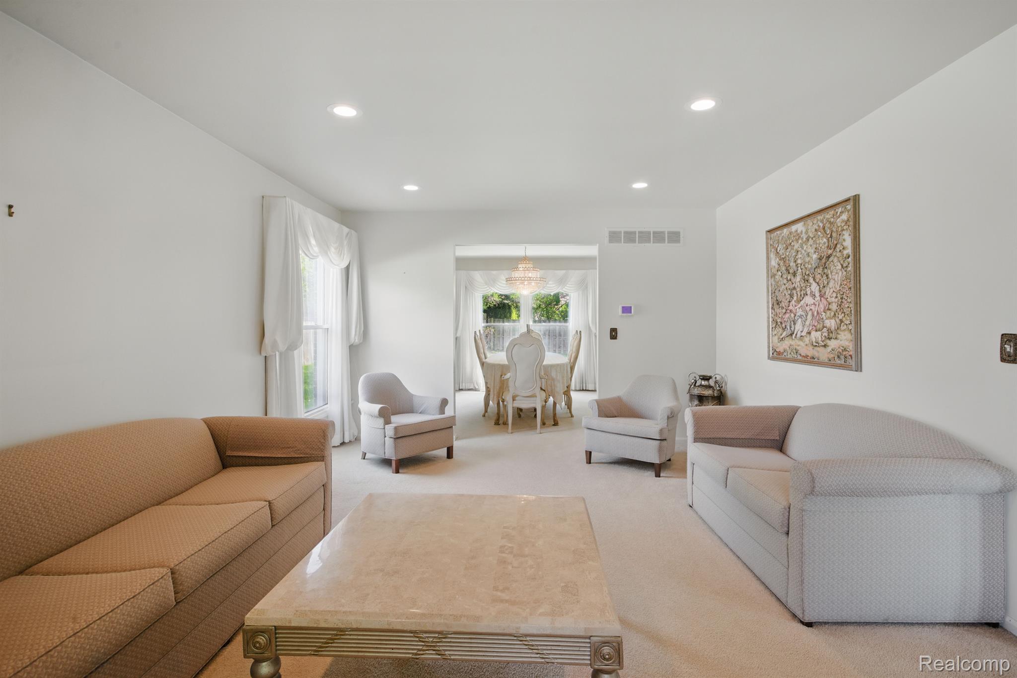 5389 Vincennes Drive