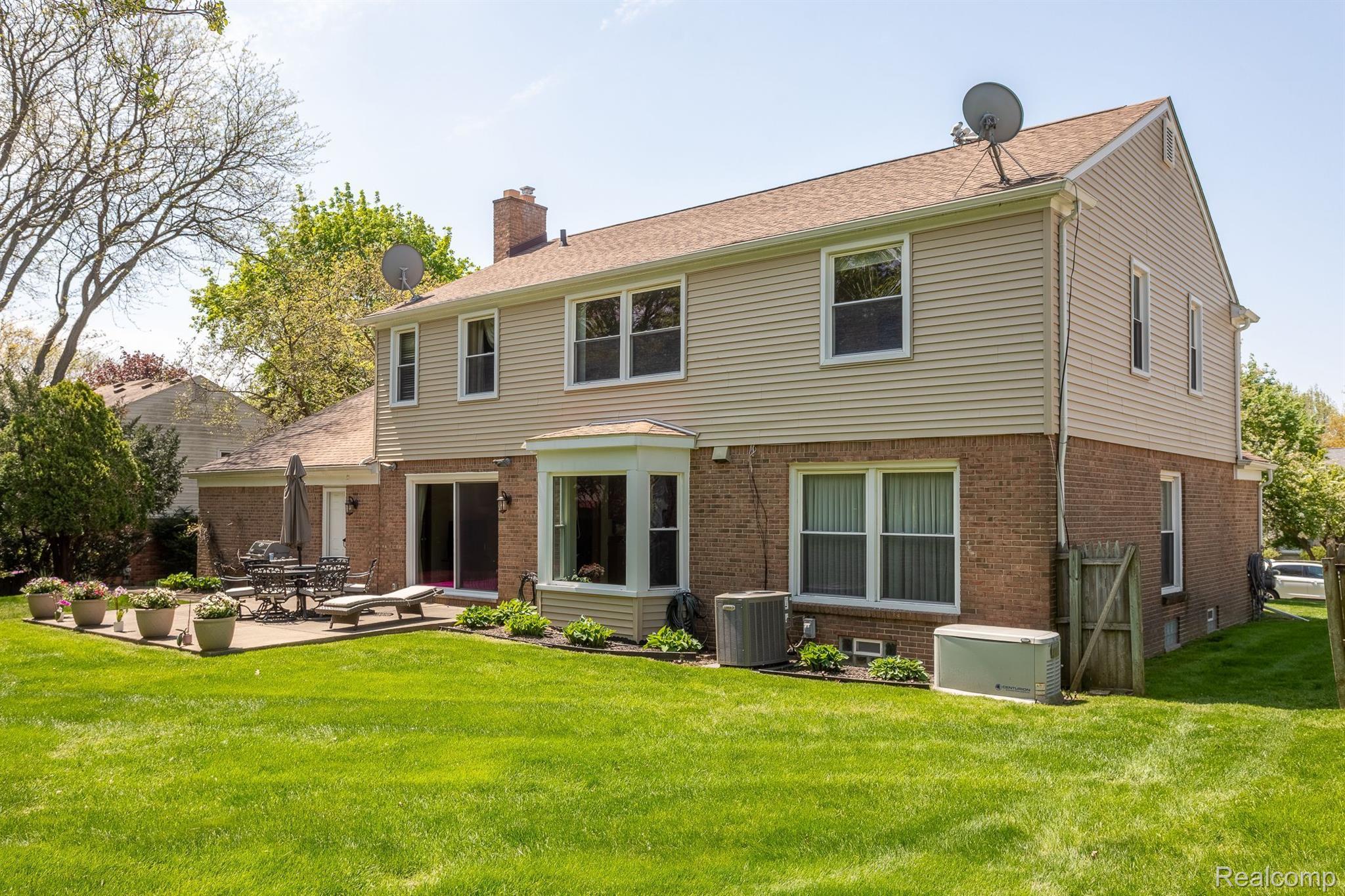 5389 Vincennes Drive