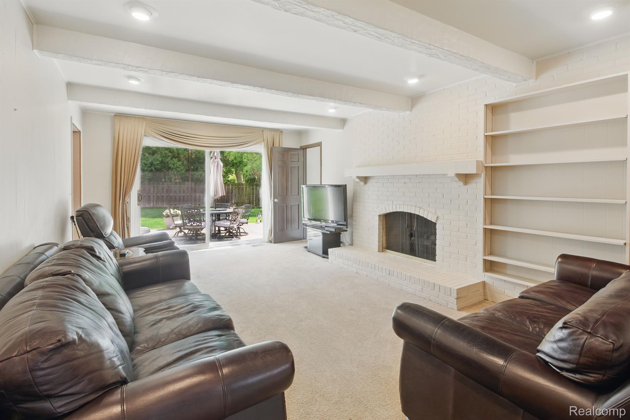 5389 Vincennes Drive