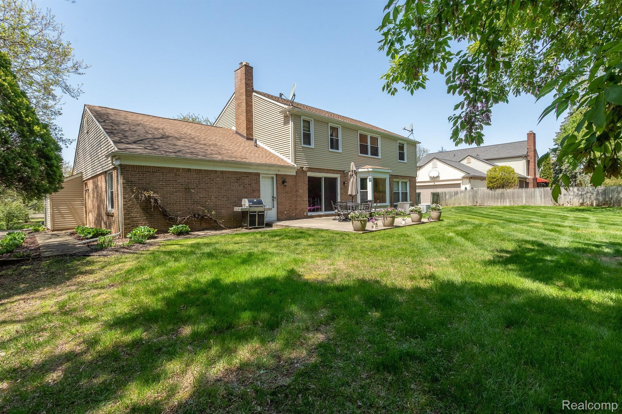 5389 Vincennes Drive