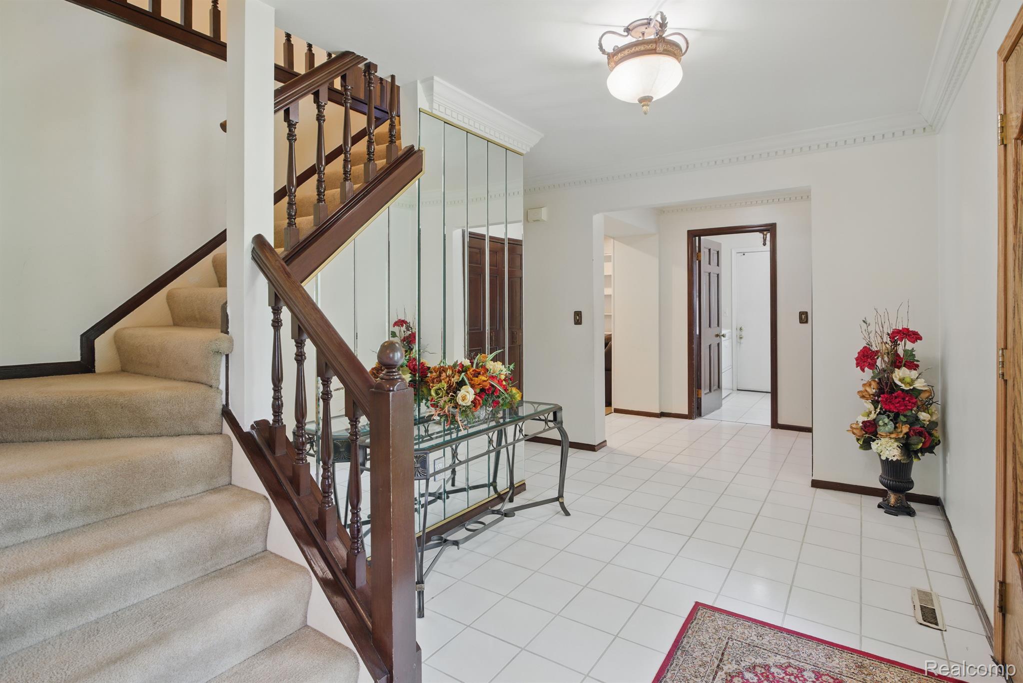 5389 Vincennes Drive