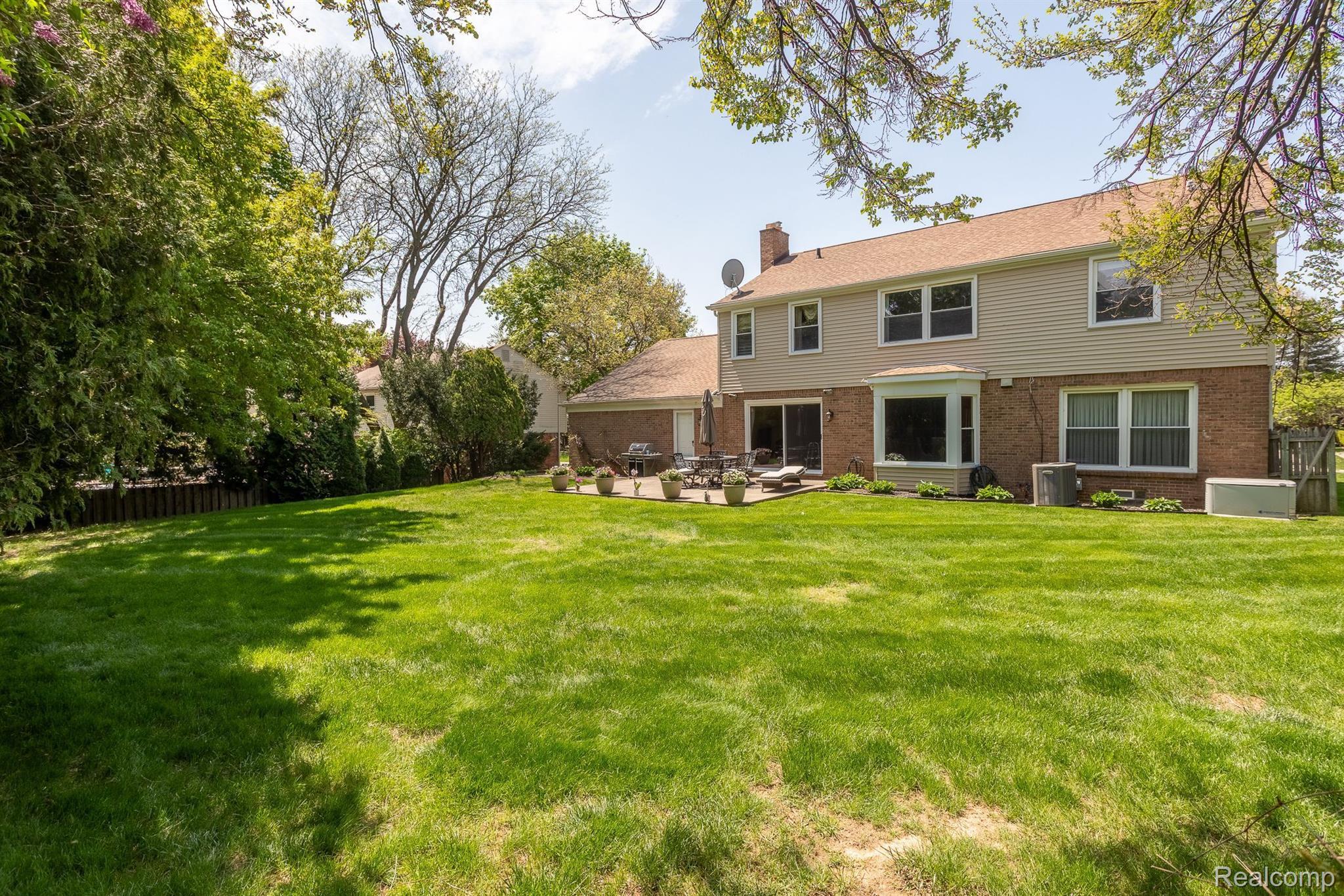 5389 Vincennes Drive