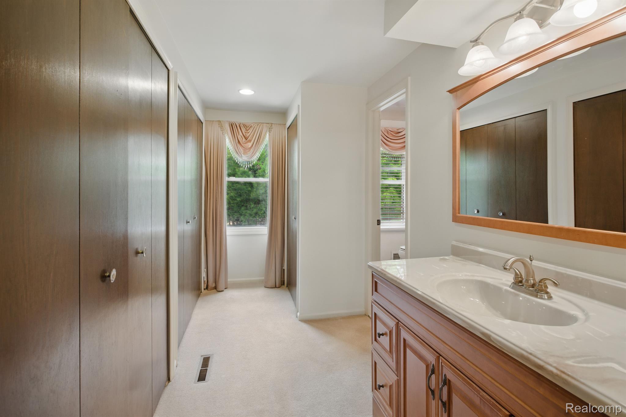 5389 Vincennes Drive