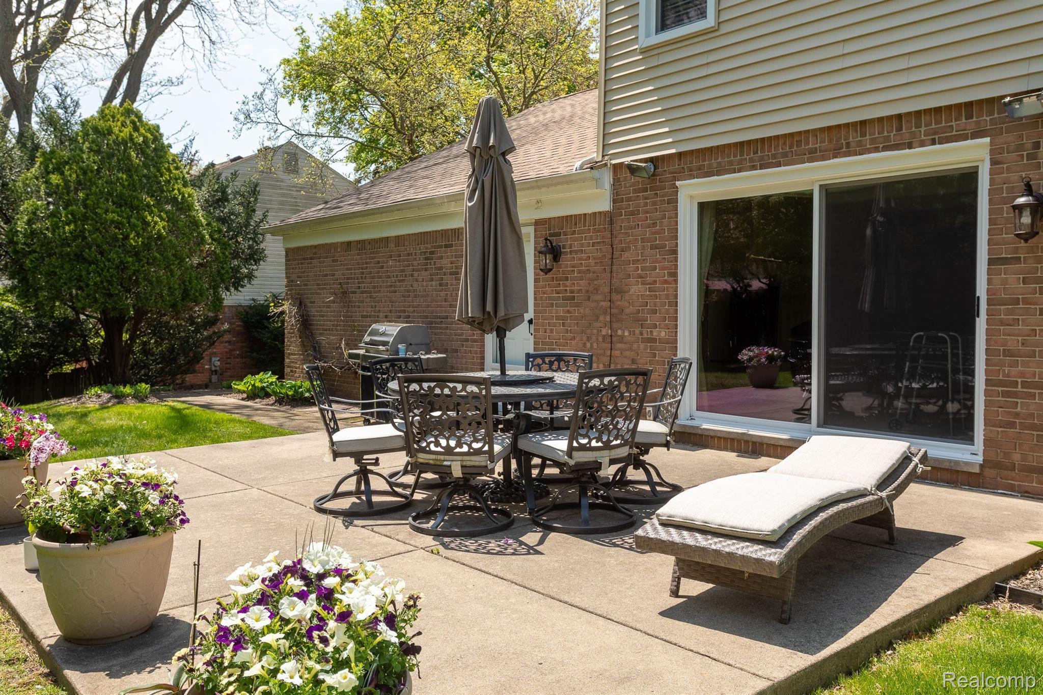 5389 Vincennes Drive