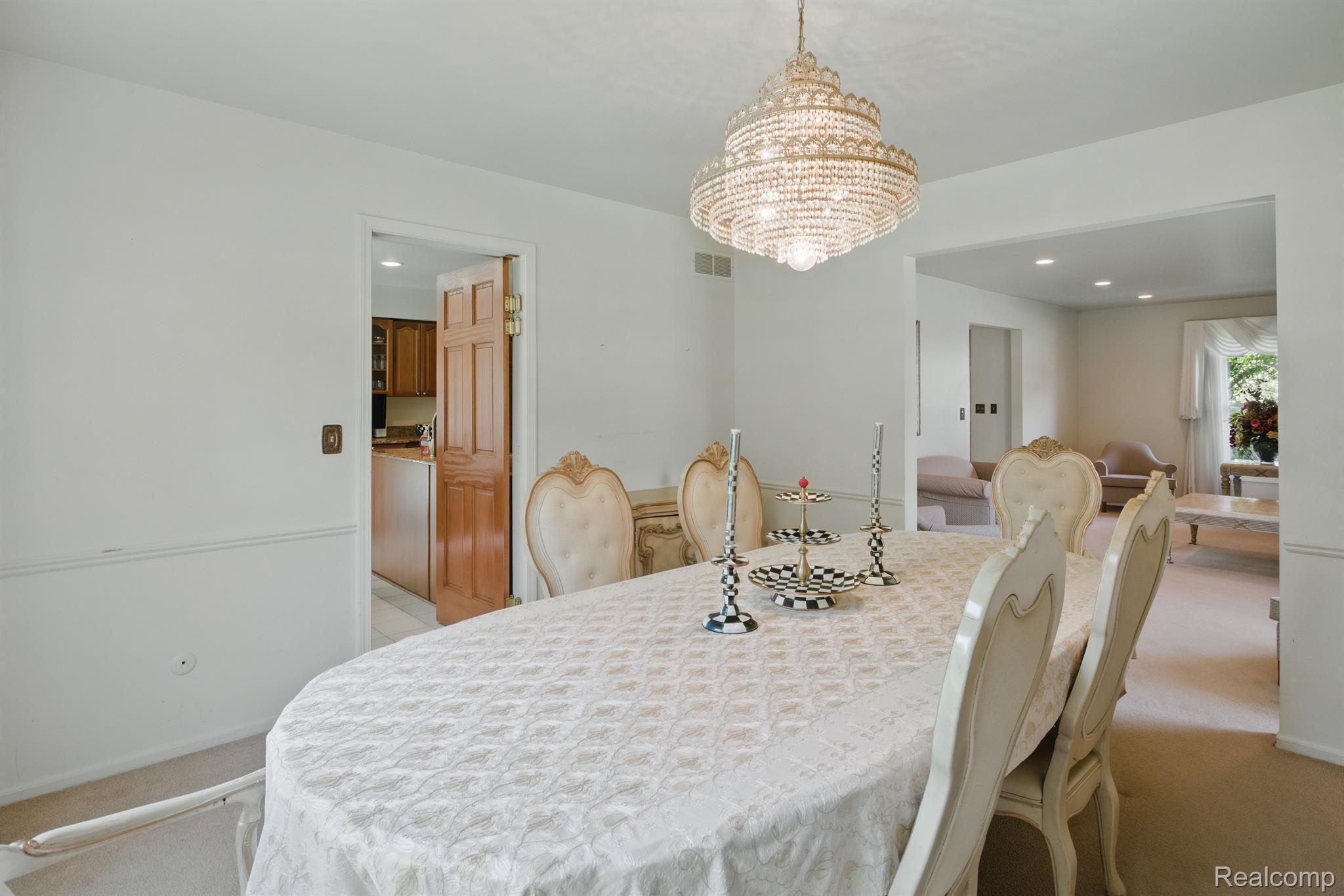 5389 Vincennes Drive