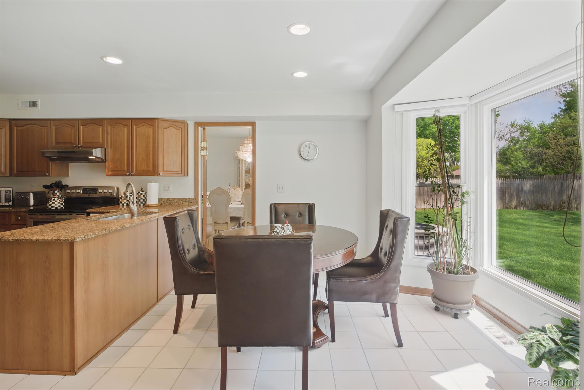 5389 Vincennes Drive