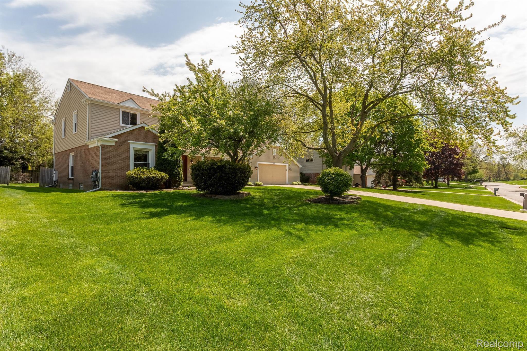 5389 Vincennes Drive