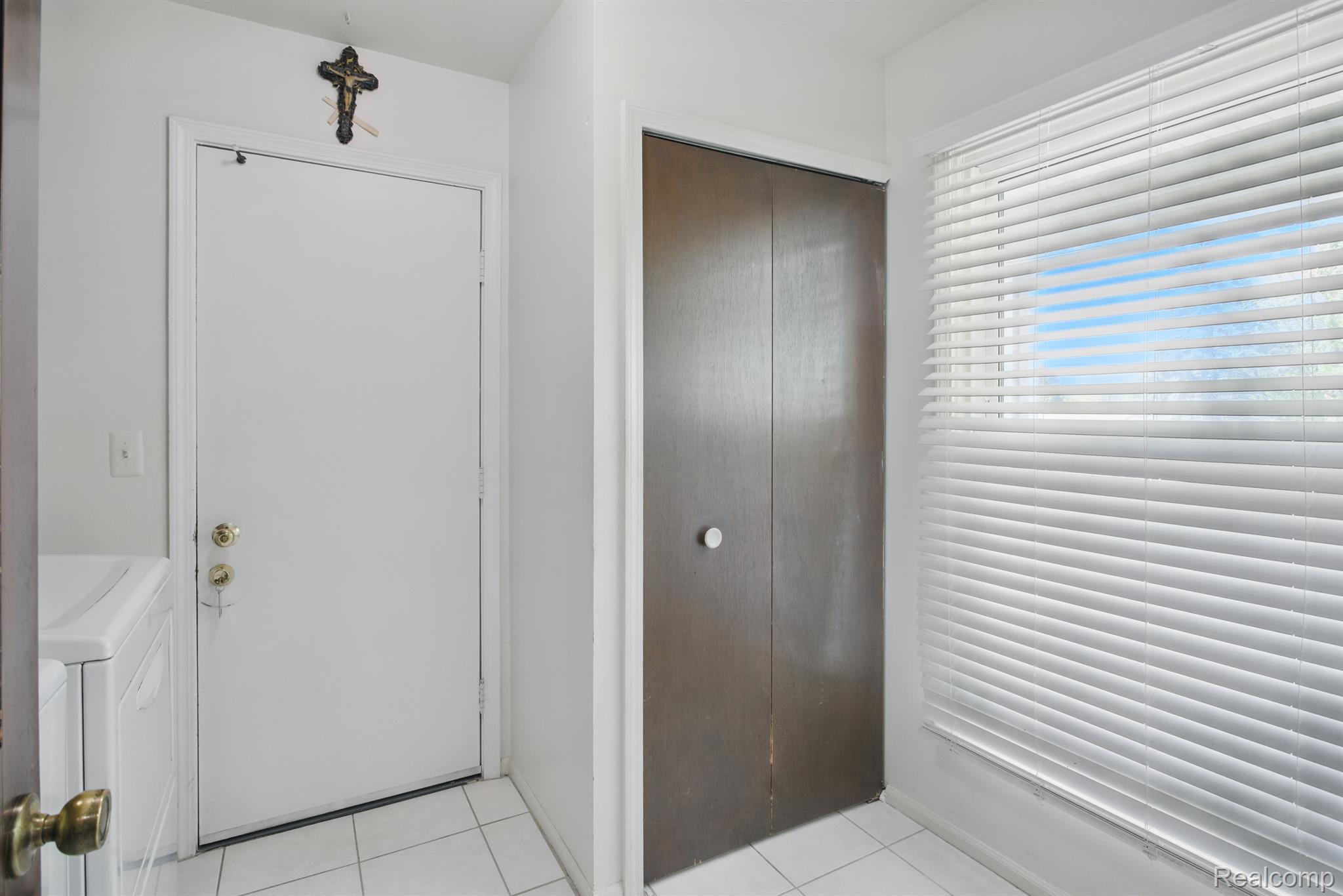 5389 Vincennes Drive