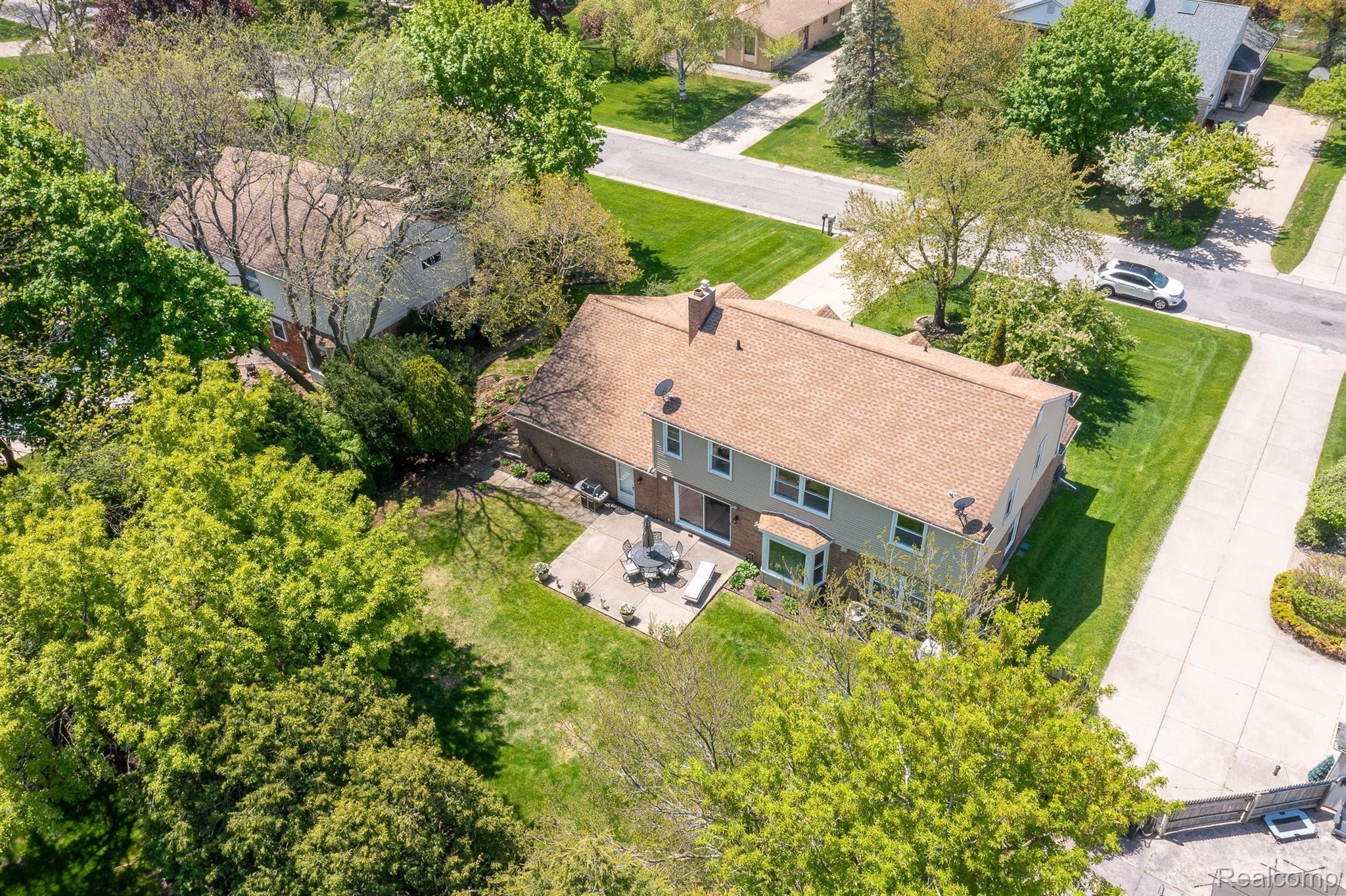 5389 Vincennes Drive