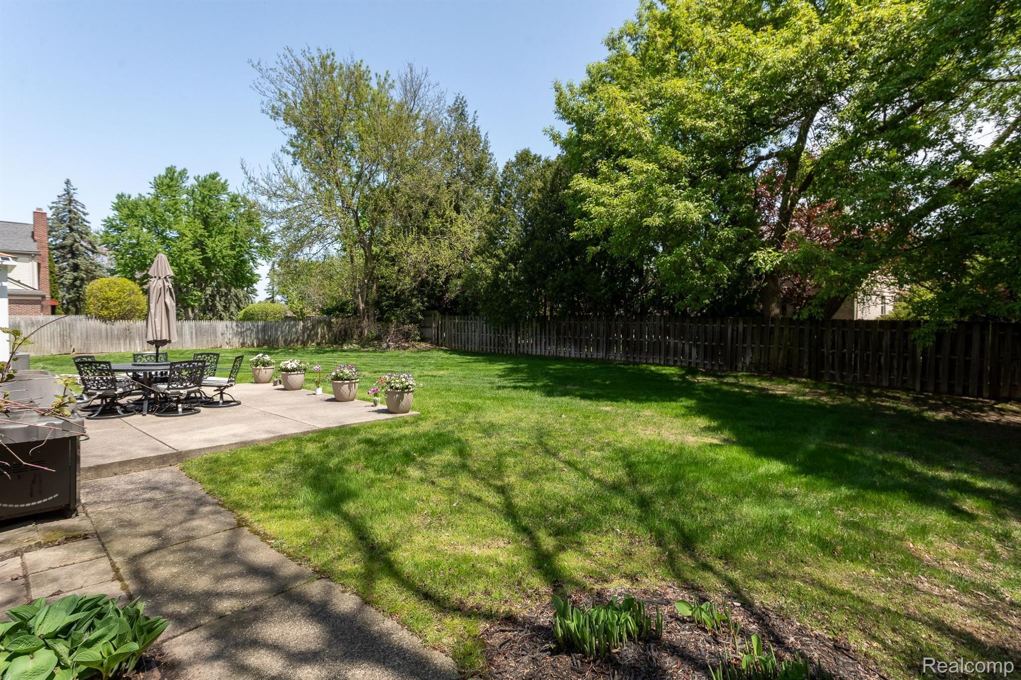 5389 Vincennes Drive