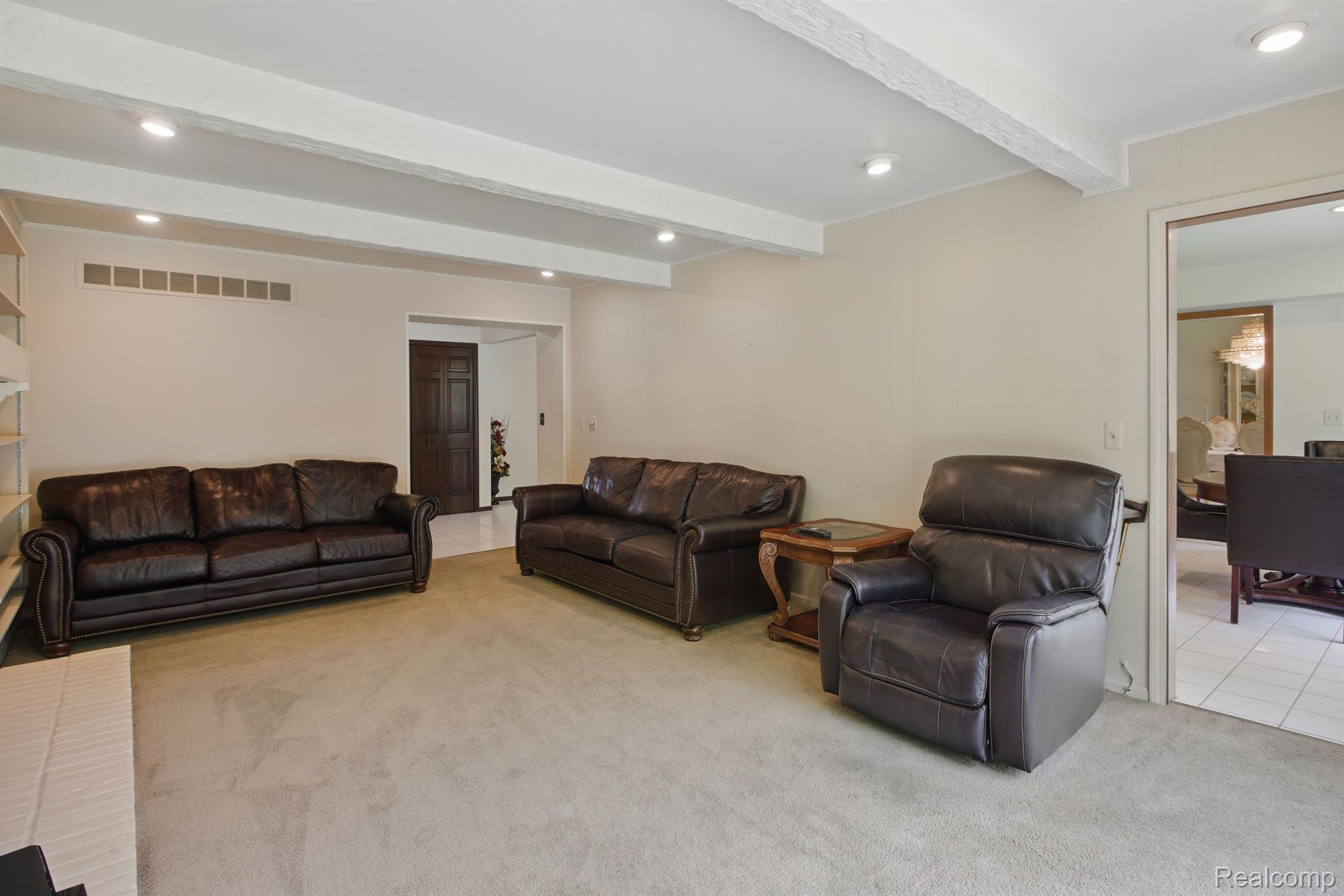 5389 Vincennes Drive